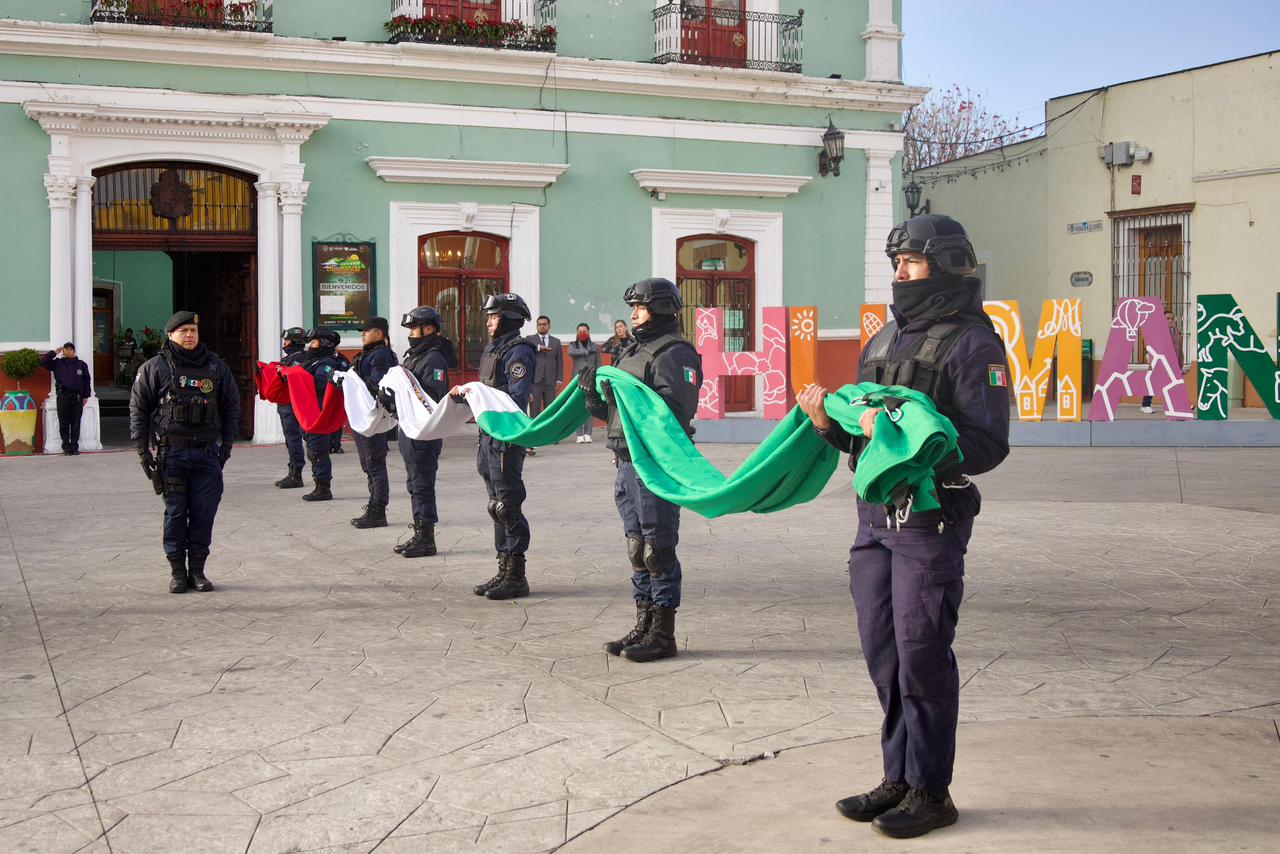 Gobierno municipal de Huamantla conmemora el Día de la Bandera con ceremonia solemne